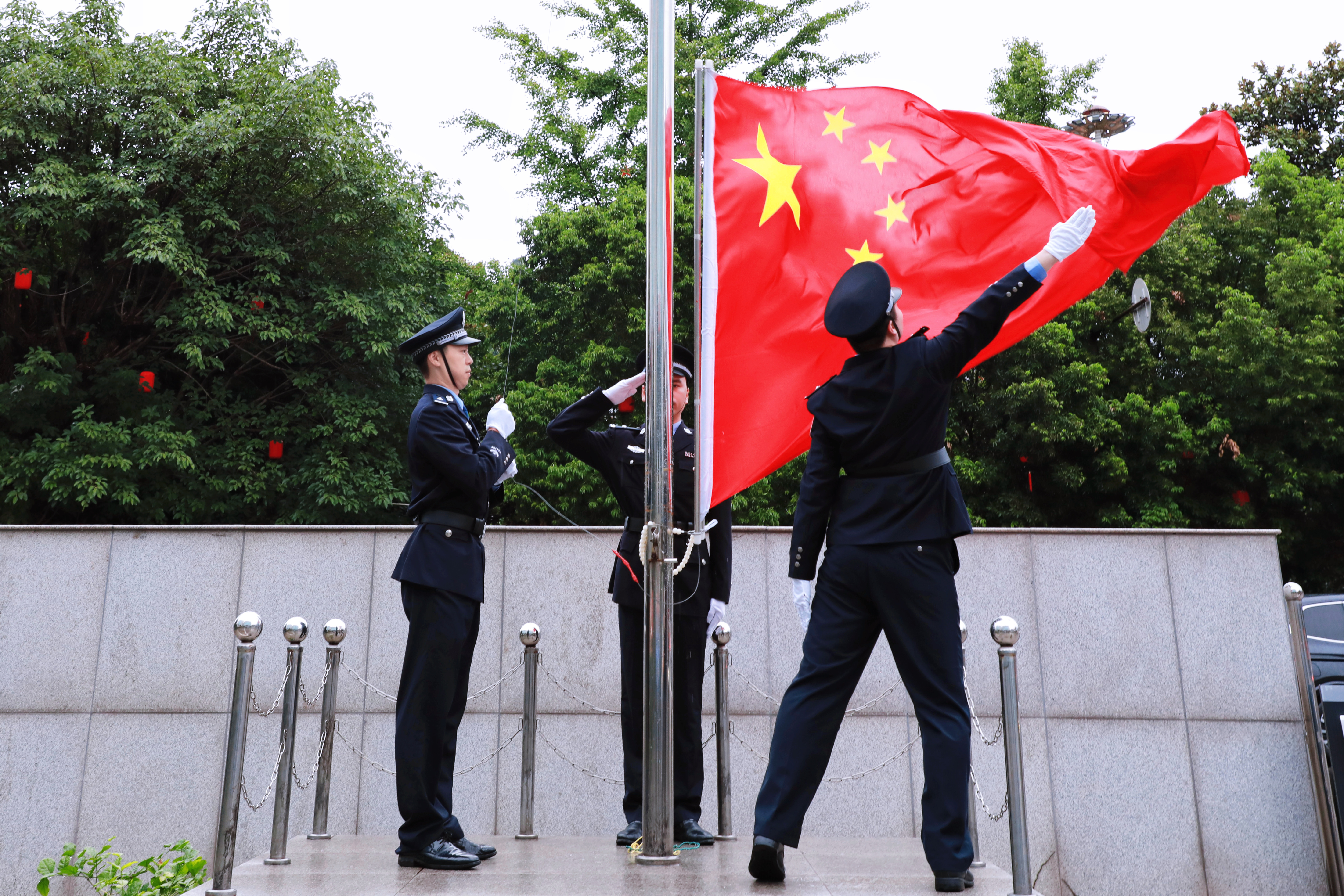 国旗飘扬庆华诞 检察向党践初心——南江县检察院举行国庆升国旗仪式