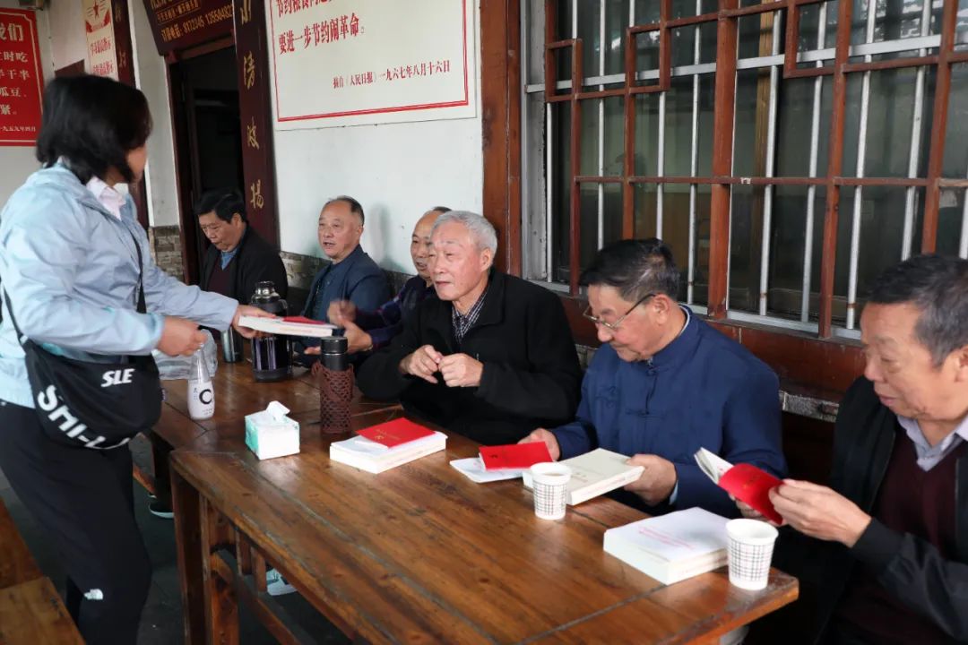 南江县人民检察院开展退休老干部主题教育暨欢度重阳节活动