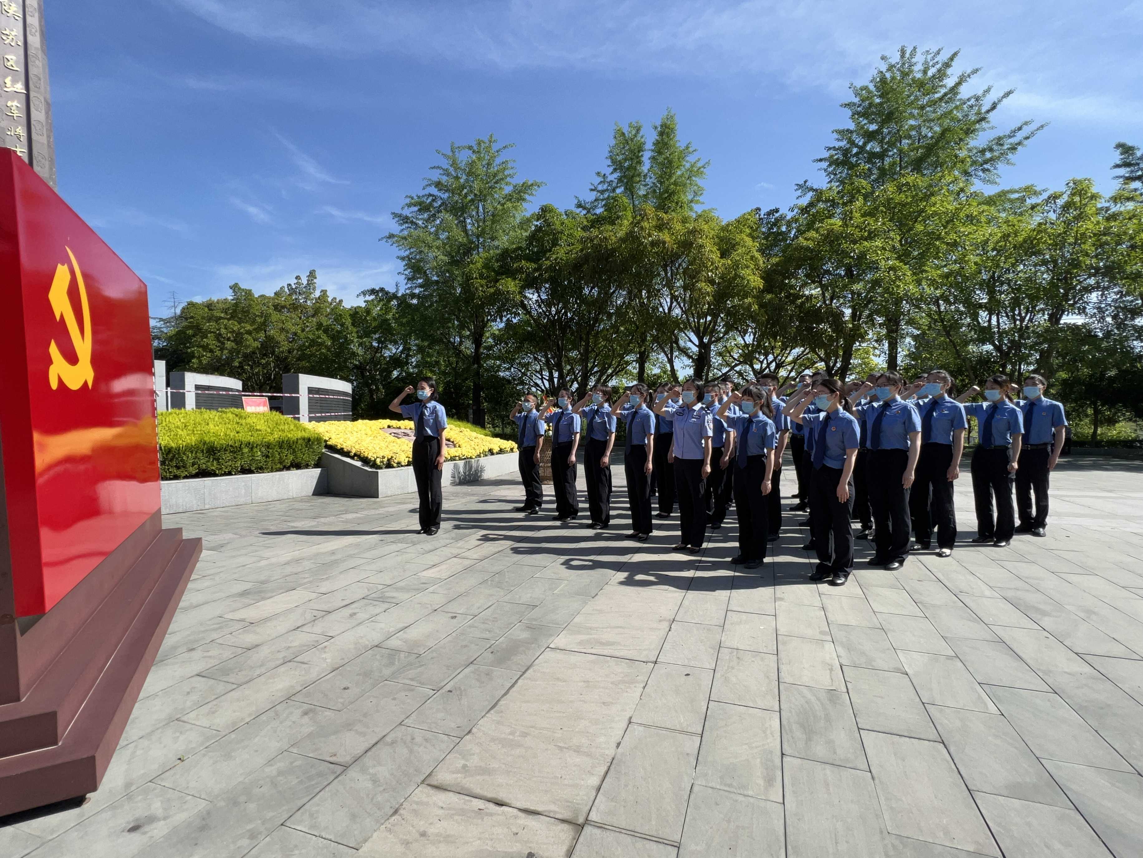 巴中市检察院组织青年干警开展“重温红色芳华 追忆革命先辈”主题活动