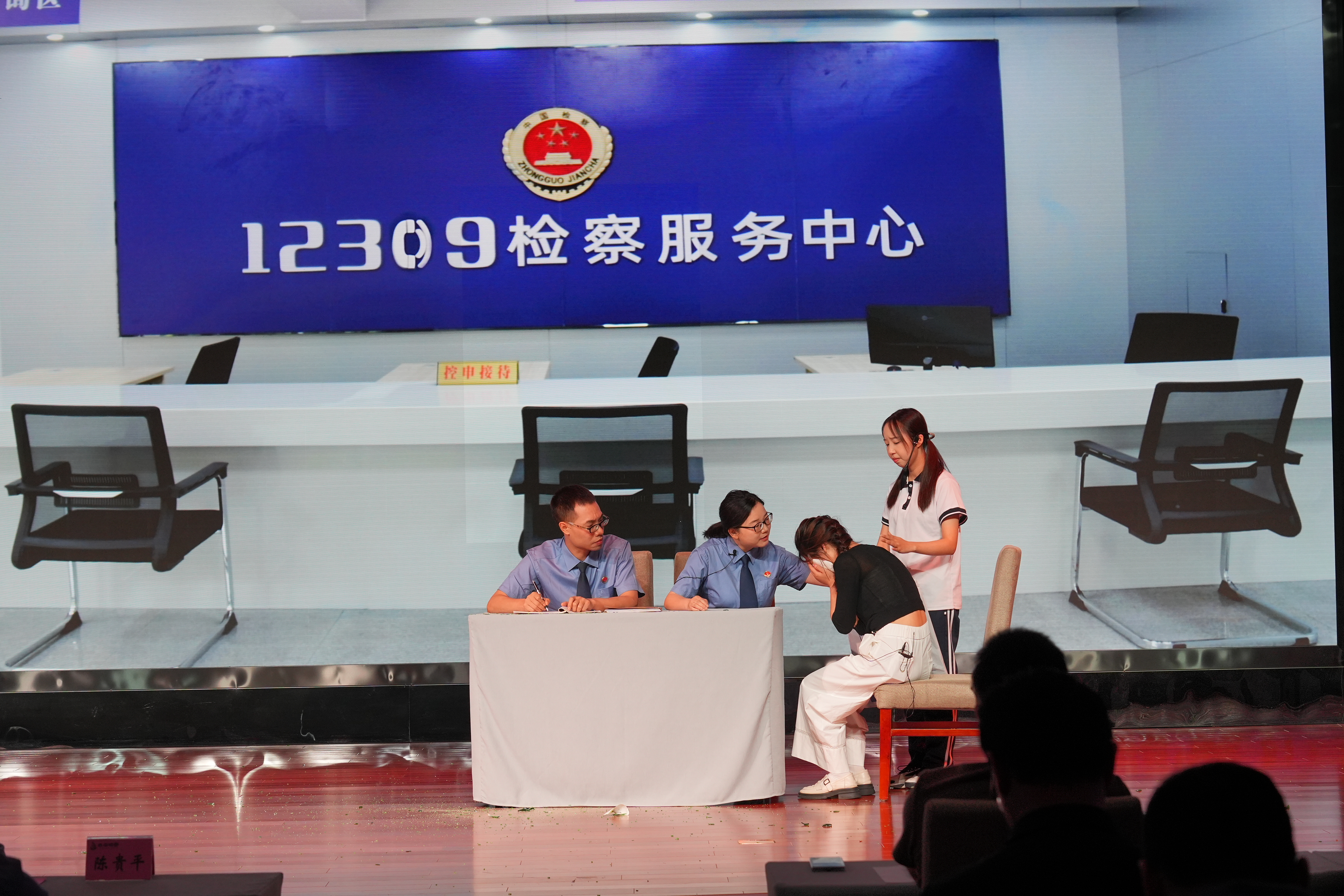 巴中市检察院举行检察开放日活动，以案述民生
